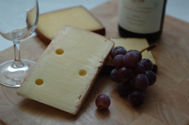 https://grapeadventures.com/wp-content/uploads/2020/07/wine-crackers.jpg